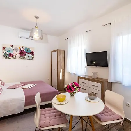 Studio Gina Apartment *